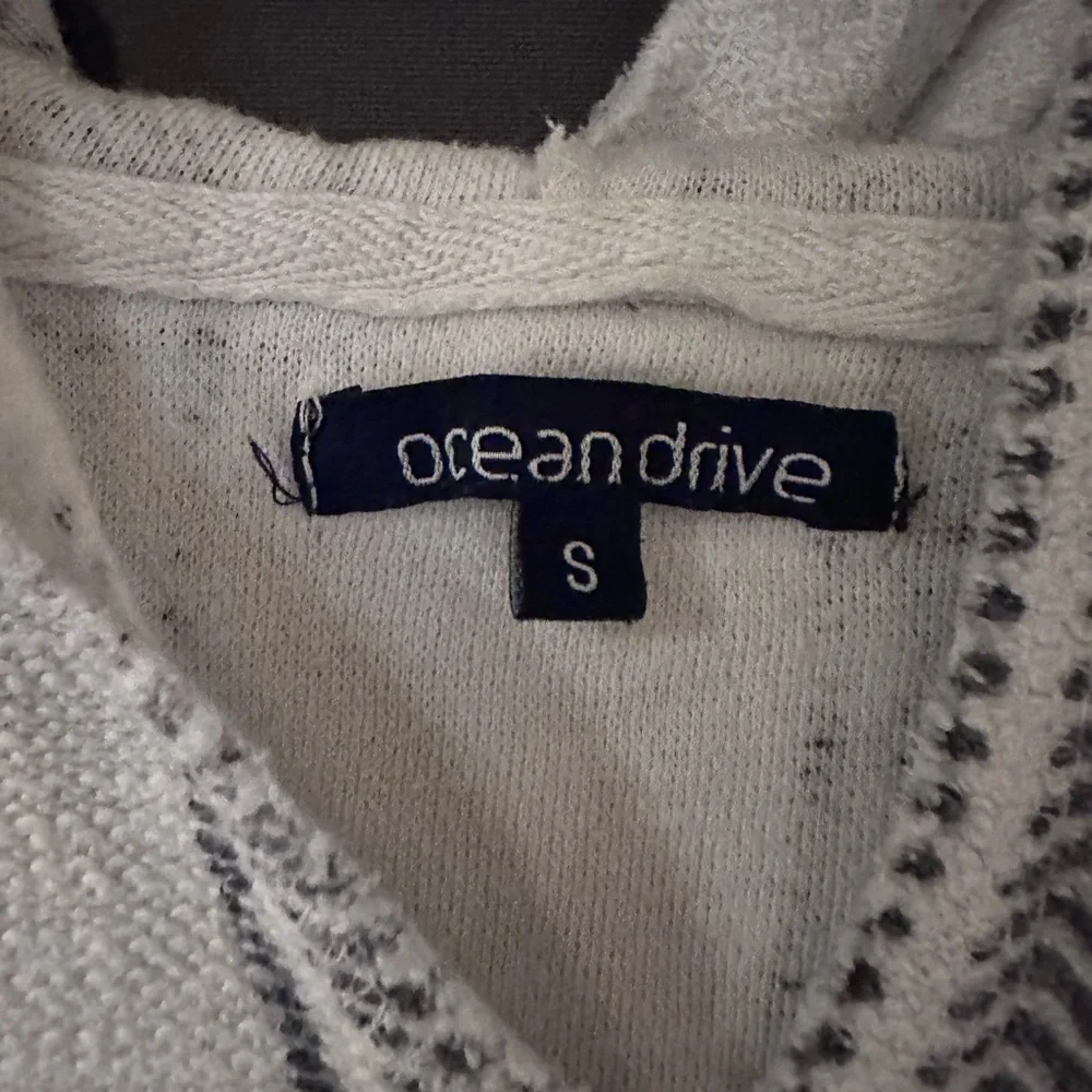 Beachy pullover - Picture 3 of 3